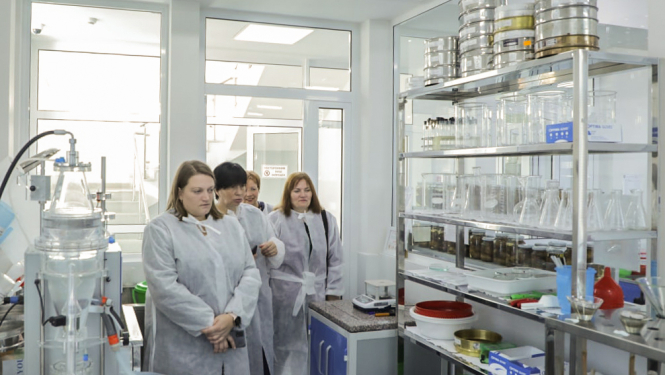 Latvijas eksperti Uzbekistānas laboratorijā