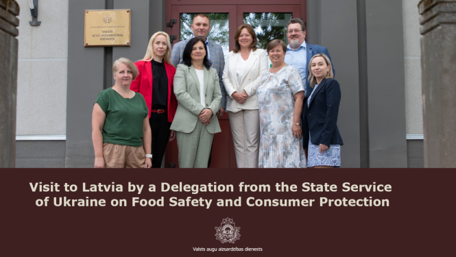 Experts from Latvia and Ukraine are standing at the entrance to the State Plant Protection Service