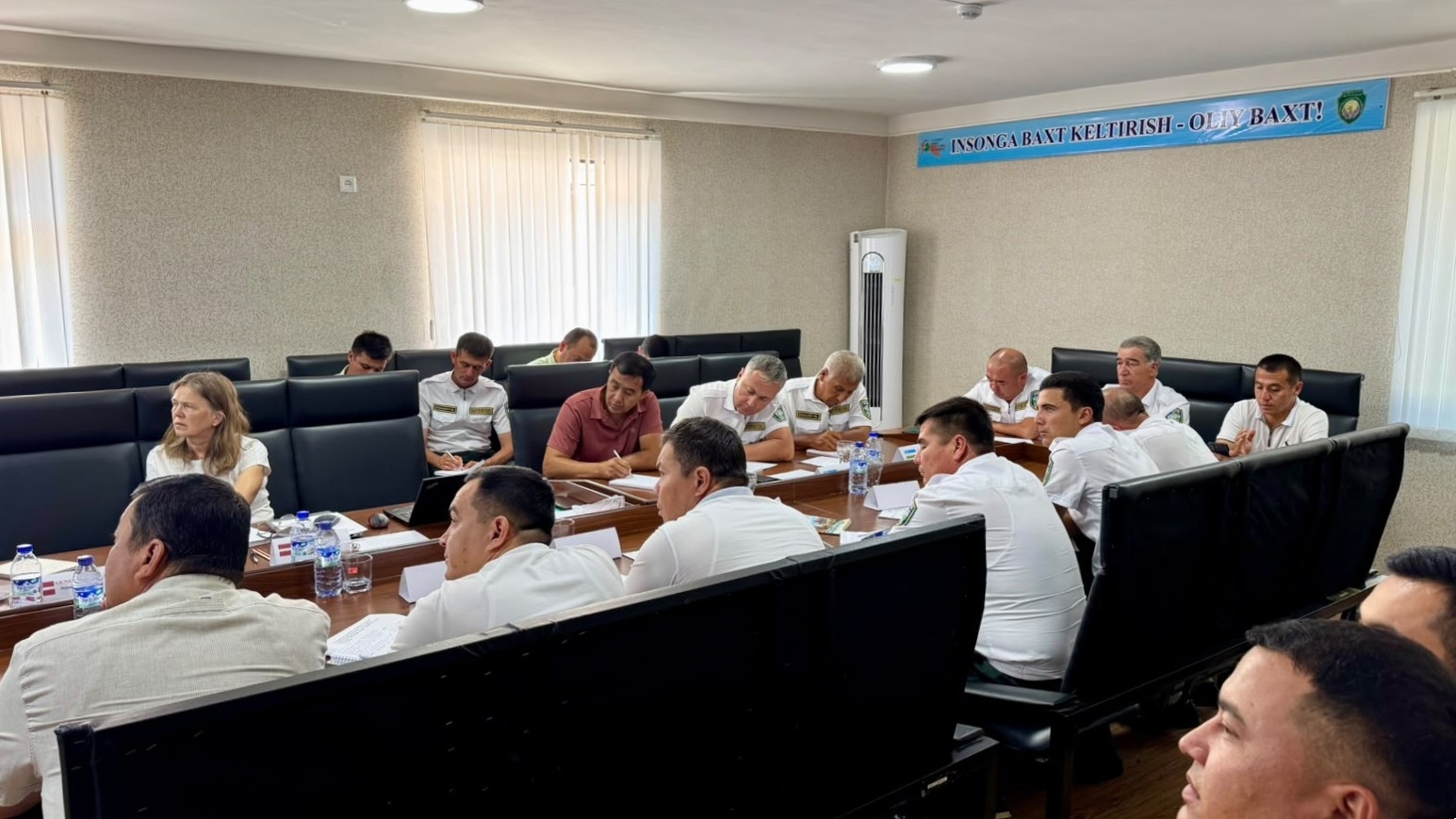 Uzbekistānas inspektori un Latvijas eksperti teorētiskajās apmācībās.