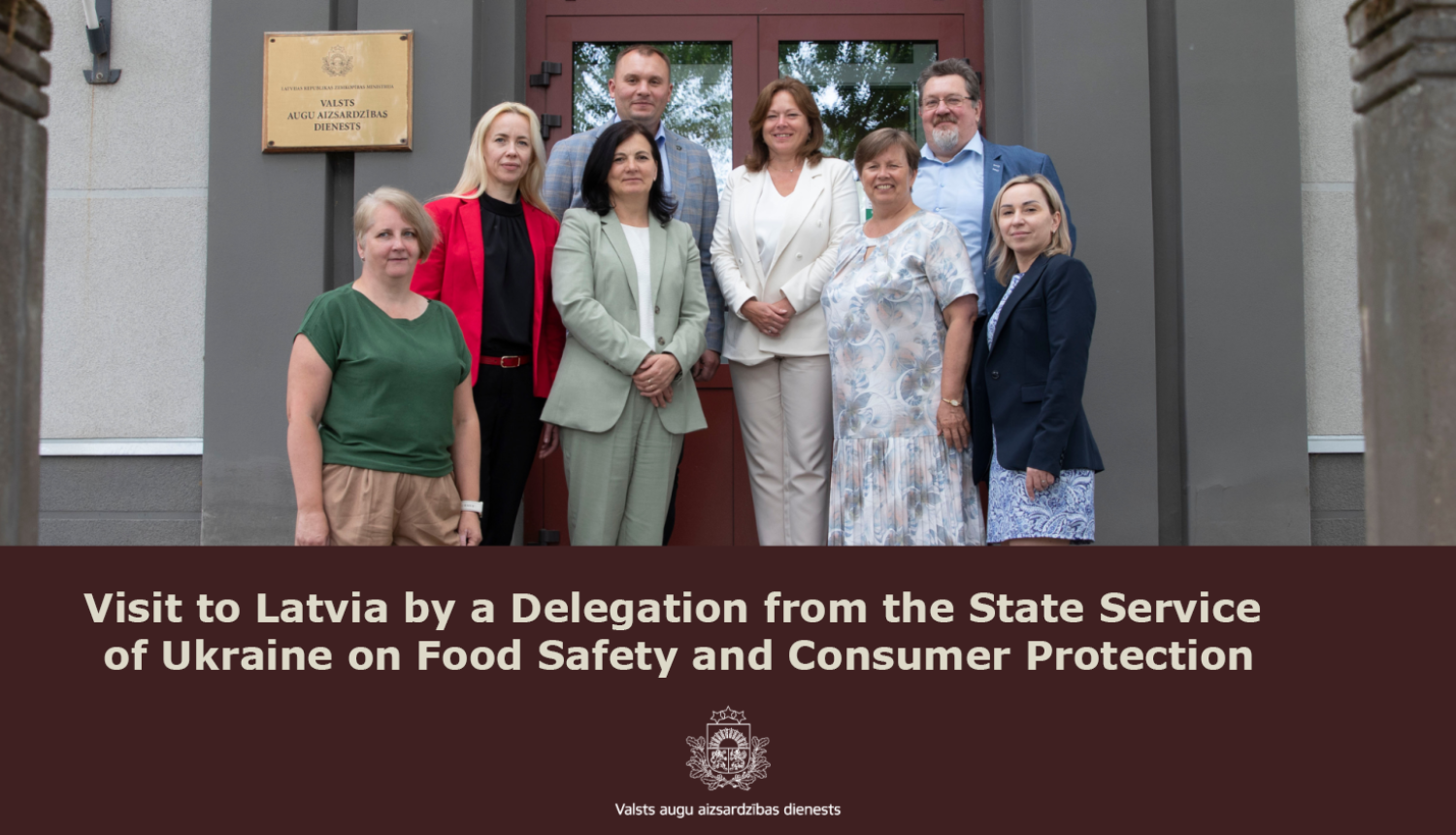 Experts from Latvia and Ukraine are standing at the entrance to the State Plant Protection Service