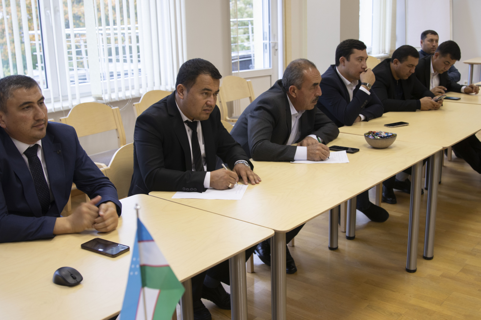Uzbekistānas delegācijas pārstāvji vizītes noslēguma pasākumā.