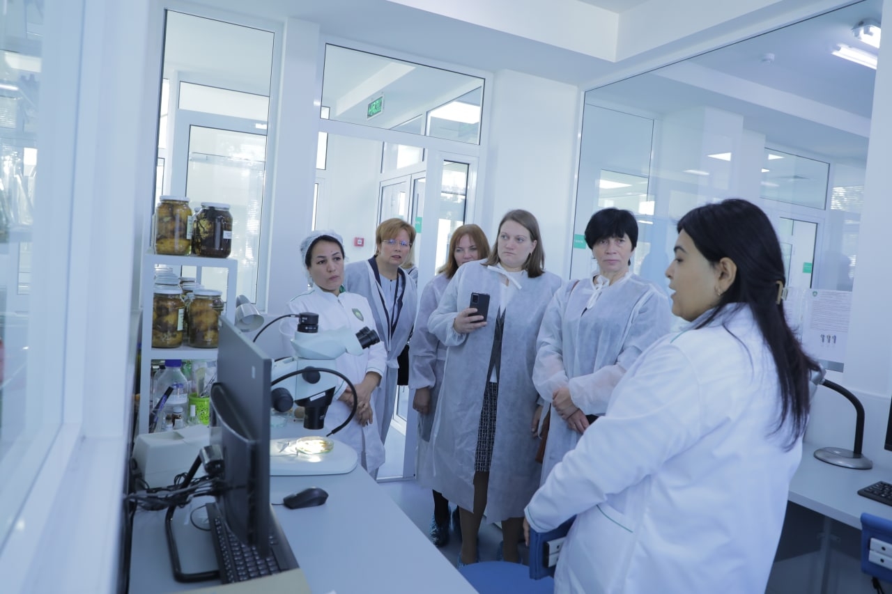 Latvijas eksperti Uzbekistānas laboratorijā