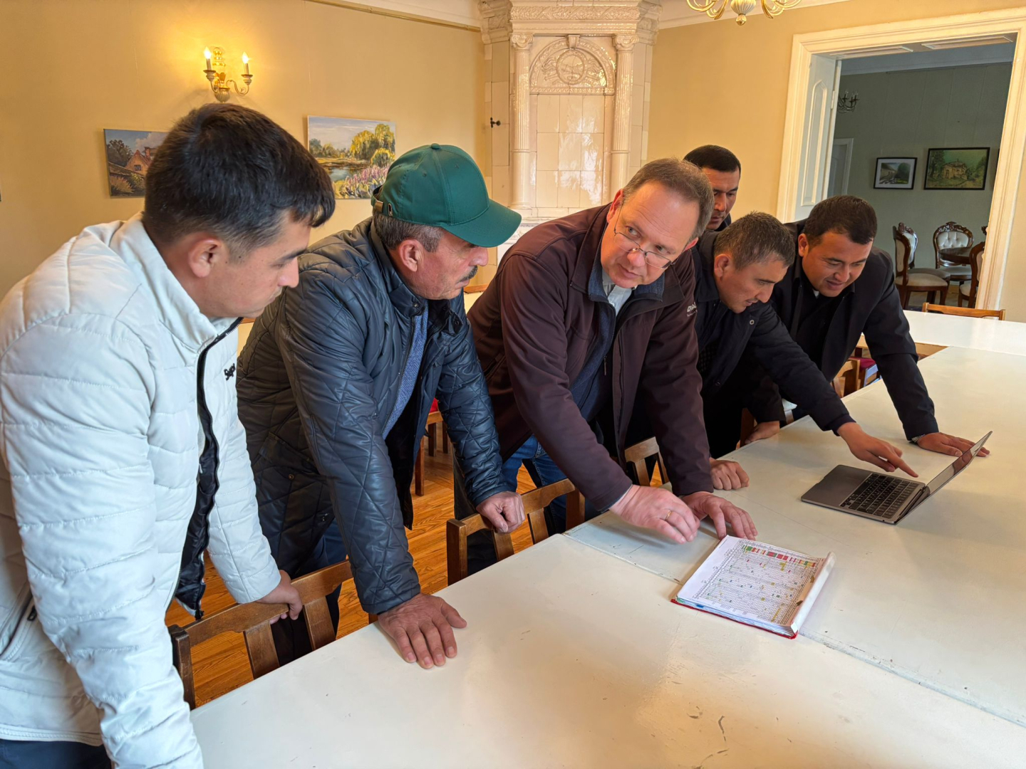 Uzbekistānas delegācijas pārstāvji LBTU mācību un pētījumu saimniecībā "Vecauce" 