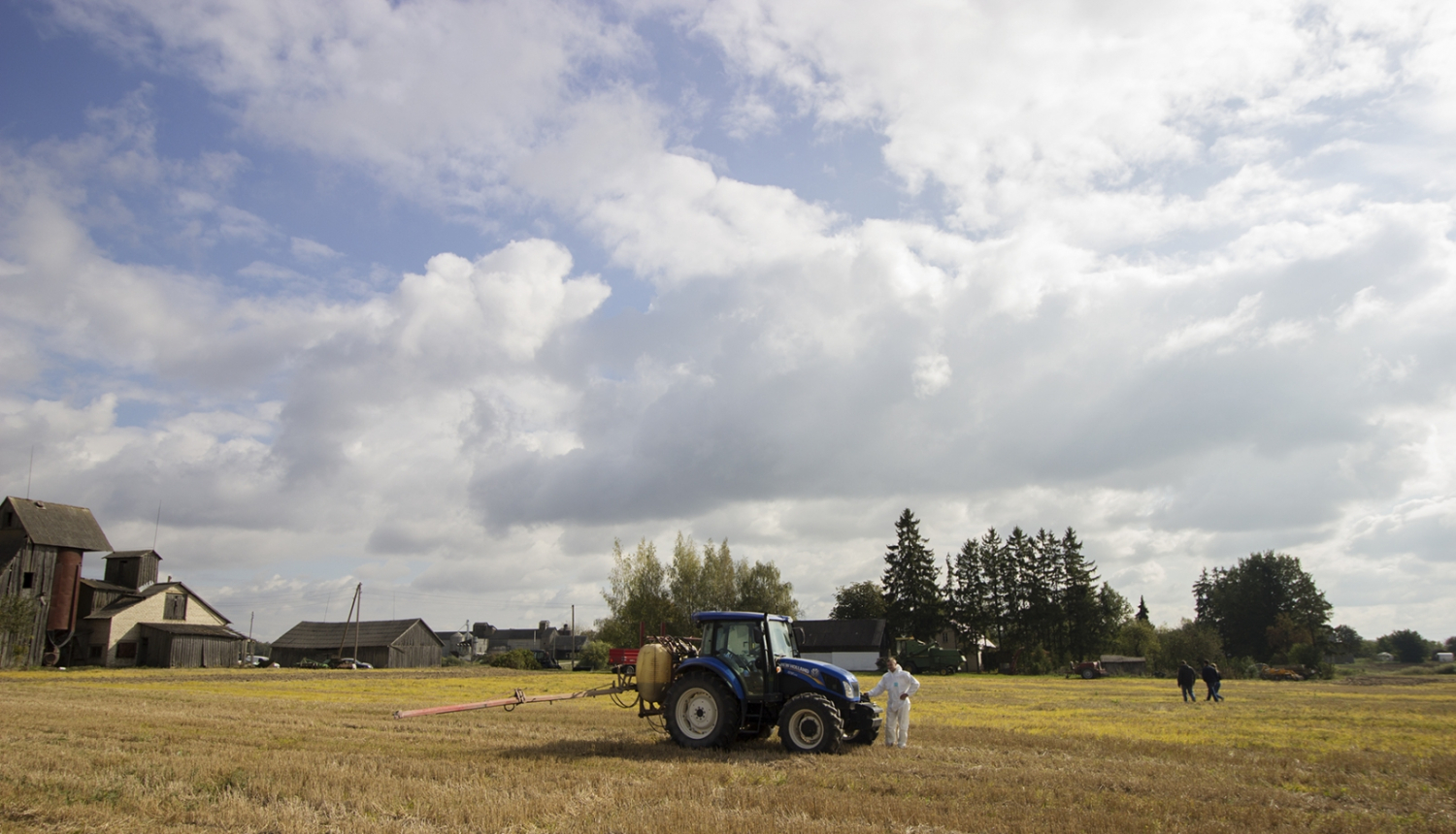 Smidzinātājs uz rugāju lauka
