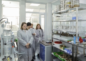 Latvijas eksperti Uzbekistānas laboratorijā