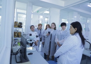 Latvijas eksperti Uzbekistānas laboratorijā